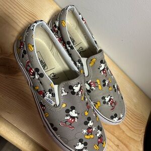 Disney vans women’s 9.5
